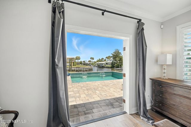 3367 ROYAL PALM Drive, Jacksonville, FL 32250