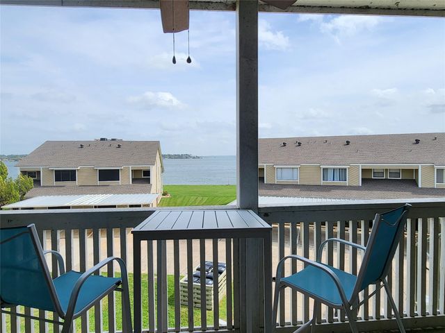 162 April Point Drive S, Conroe, TX 77356