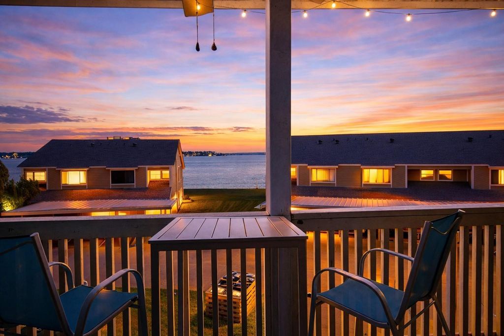 162 April Point Drive S, Conroe, TX 77356