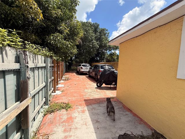 10341 NW 6th Ave, Miami, FL 33150