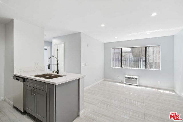852 N Bunker Hill Avenue 105, Los Angeles, CA 90012