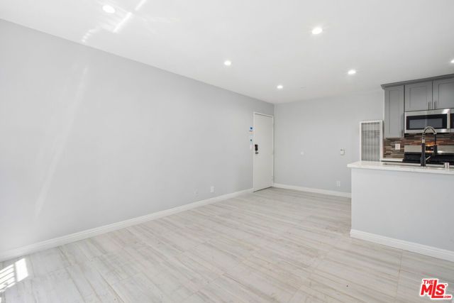 852 N Bunker Hill Avenue 105, Los Angeles, CA 90012