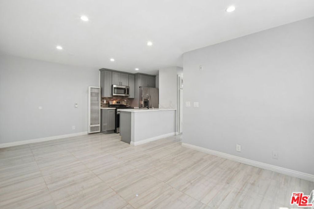 852 N Bunker Hill Avenue 105, Los Angeles, CA 90012