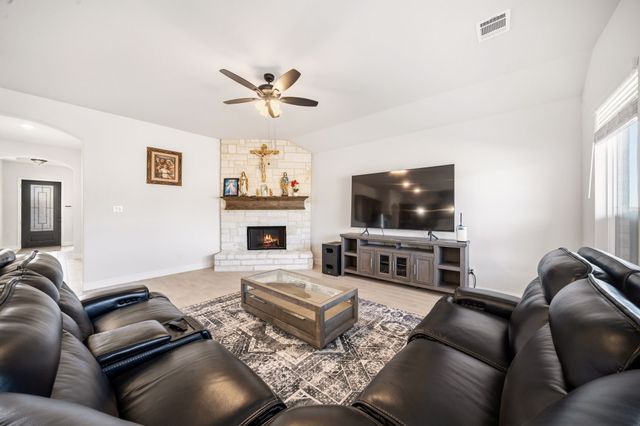 3841 Eagles Bluff Road, Midlothian, TX 76065