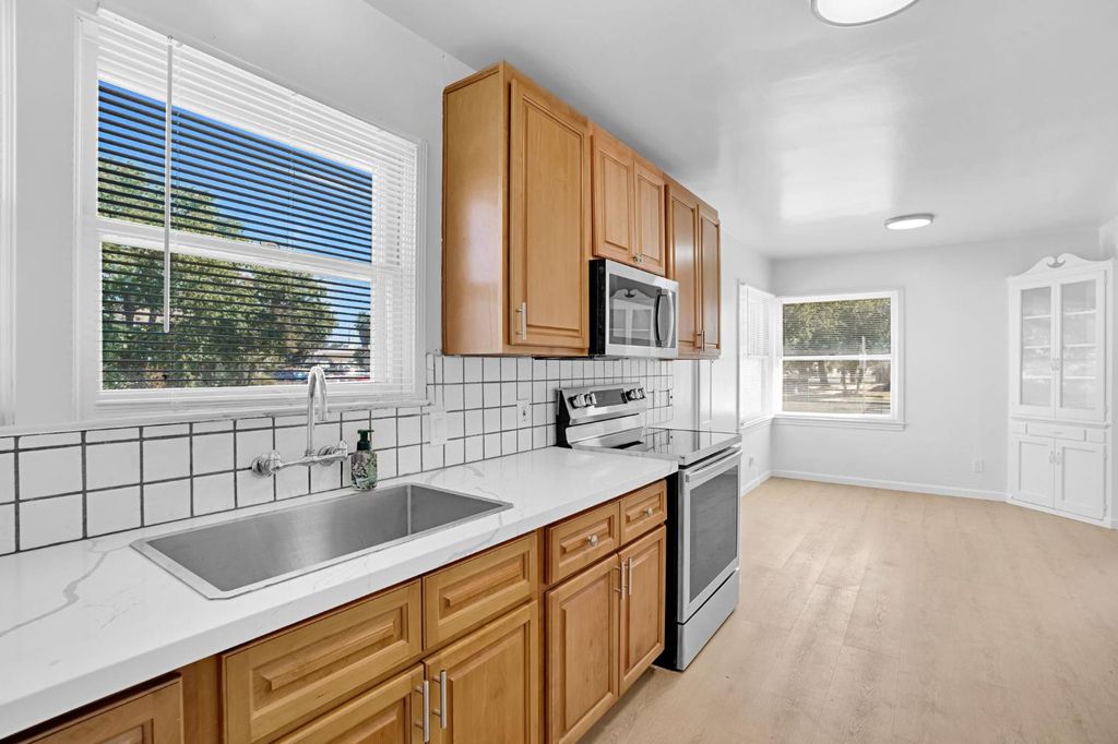 Image 14 of property listing at 2847 E Michigan, Fresno, CA 93703