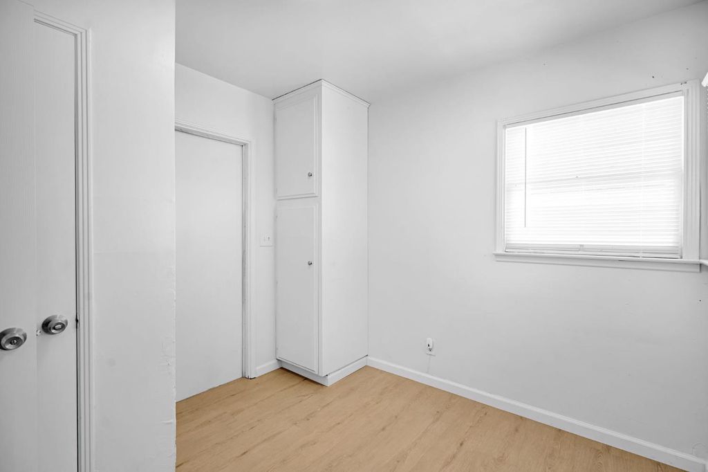 Image 15 of property listing at 2847 E Michigan, Fresno, CA 93703