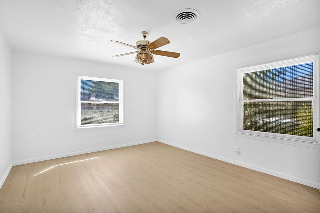 Image 17 of property listing at 2847 E Michigan, Fresno, CA 93703