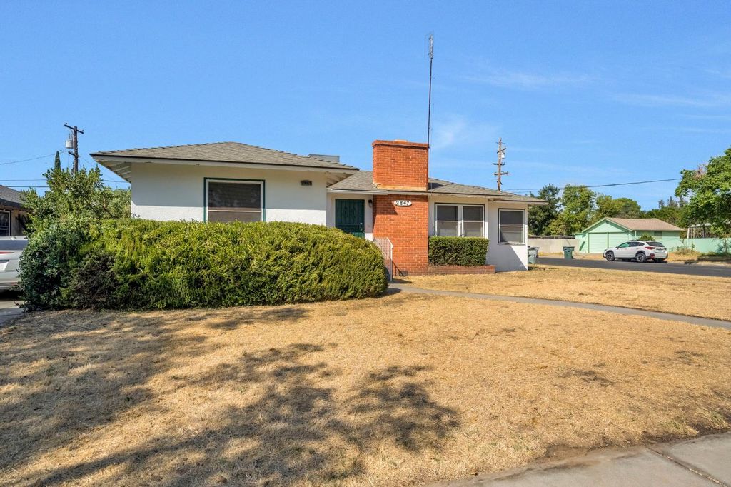 Image 2 of property listing at 2847 E Michigan, Fresno, CA 93703