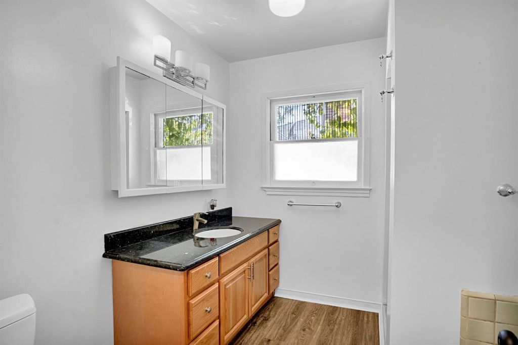 Image 20 of property listing at 2847 E Michigan, Fresno, CA 93703
