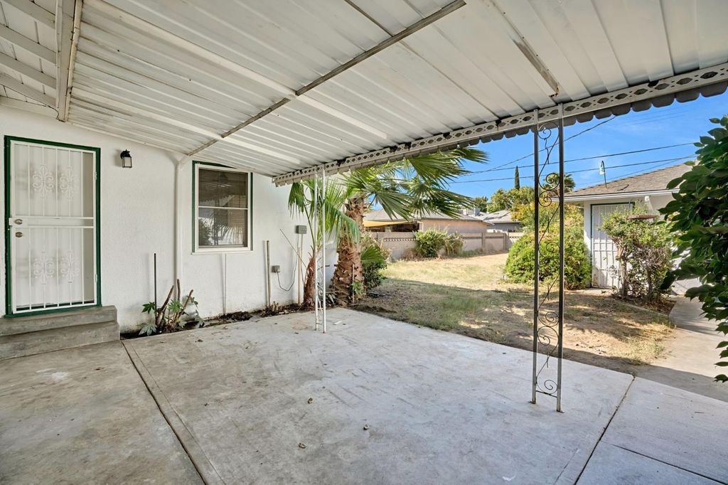 Image 25 of property listing at 2847 E Michigan, Fresno, CA 93703