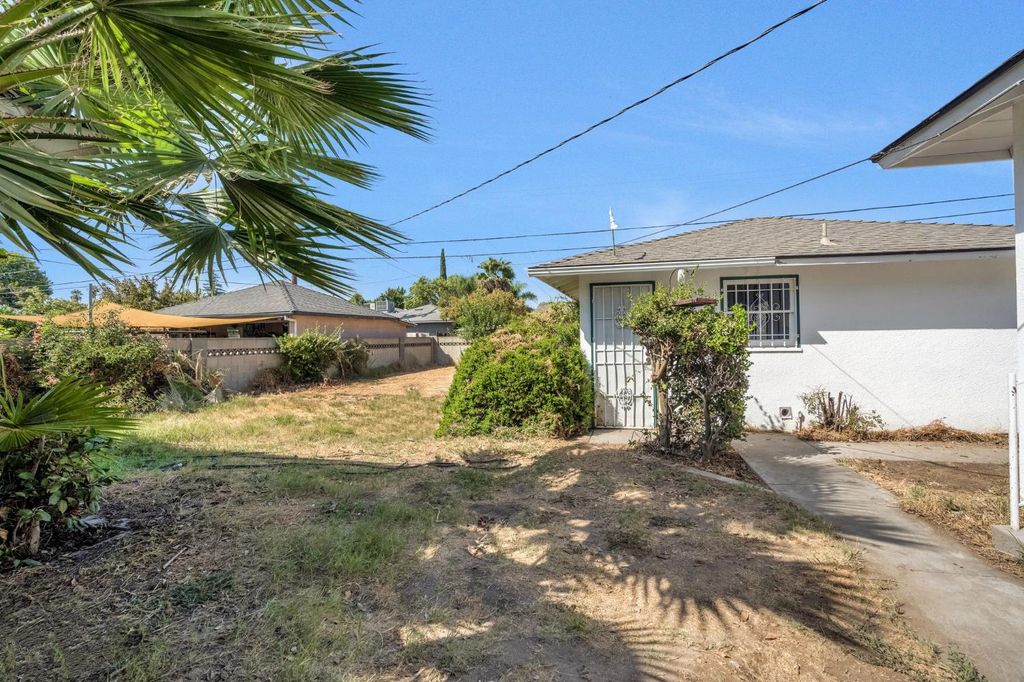 Image 26 of property listing at 2847 E Michigan, Fresno, CA 93703