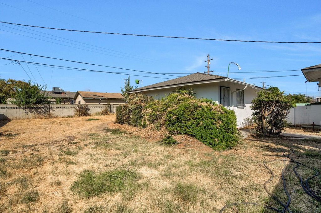 Image 27 of property listing at 2847 E Michigan, Fresno, CA 93703