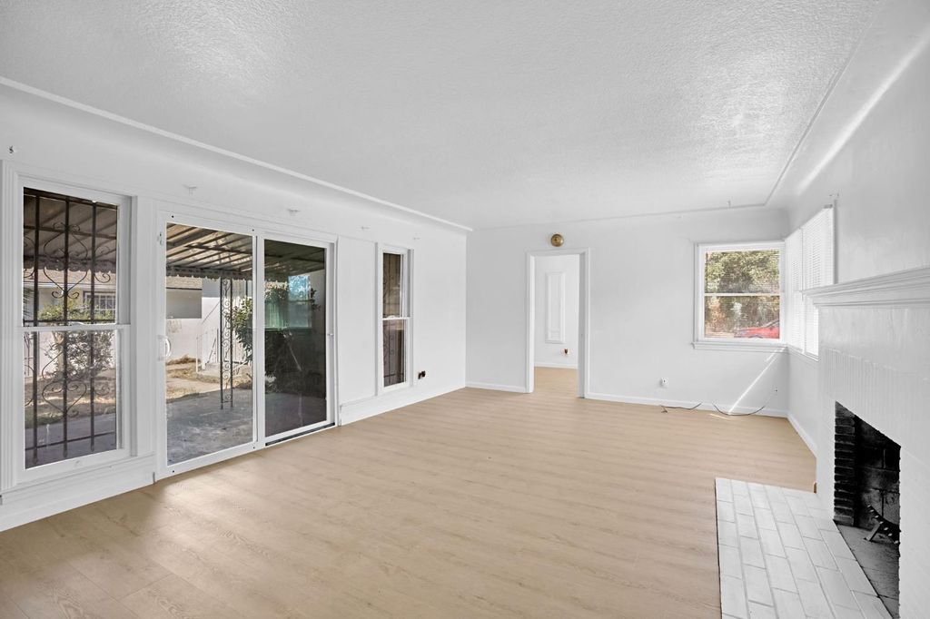 Image 5 of property listing at 2847 E Michigan, Fresno, CA 93703