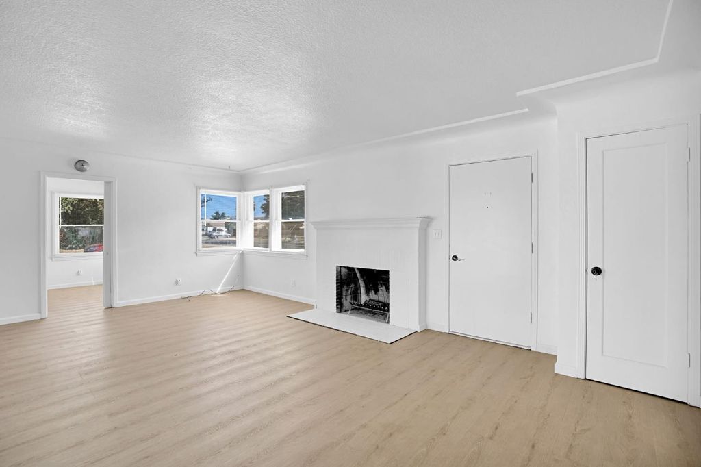 Image 6 of property listing at 2847 E Michigan, Fresno, CA 93703
