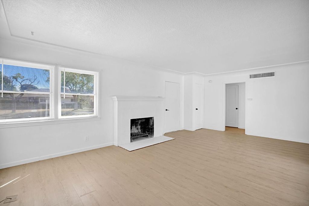 Image 7 of property listing at 2847 E Michigan, Fresno, CA 93703