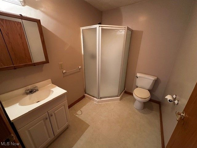 6606 Crossview Road, Seven Hills, OH 44131