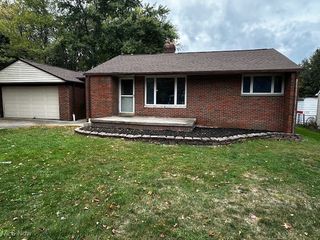 6606 Crossview Road, Seven Hills, OH 44131