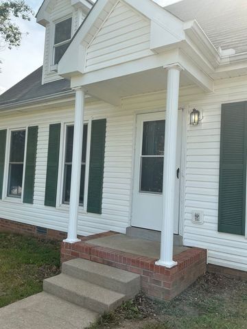 910 Dolphin Ln, Clarksville, TN 37043