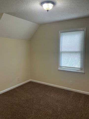 910 Dolphin Ln, Clarksville, TN 37043