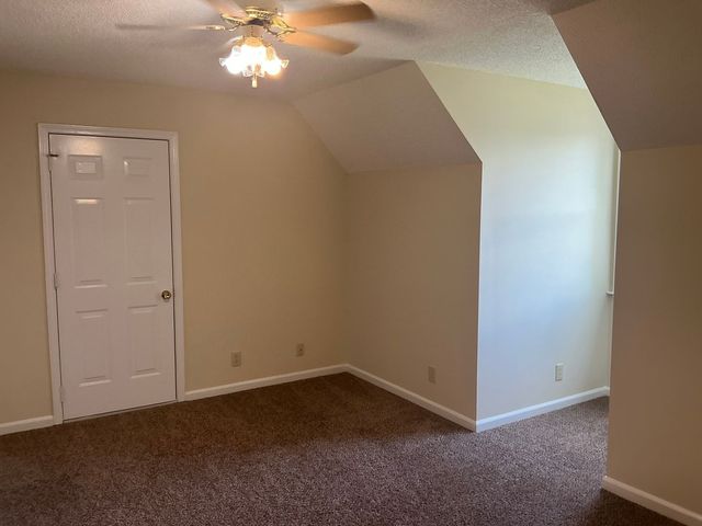 910 Dolphin Ln, Clarksville, TN 37043