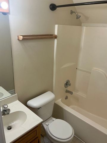 910 Dolphin Ln, Clarksville, TN 37043