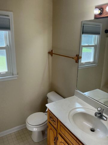 910 Dolphin Ln, Clarksville, TN 37043