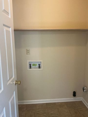 910 Dolphin Ln, Clarksville, TN 37043
