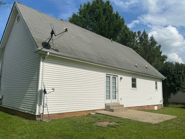 910 Dolphin Ln, Clarksville, TN 37043