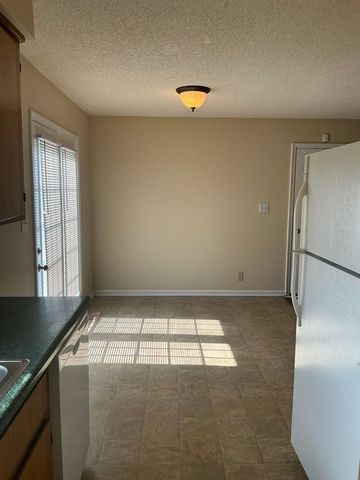 910 Dolphin Ln, Clarksville, TN 37043