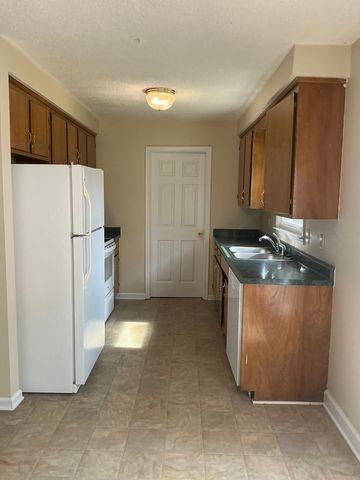 910 Dolphin Ln, Clarksville, TN 37043