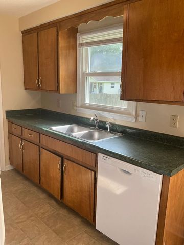 910 Dolphin Ln, Clarksville, TN 37043