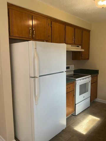 910 Dolphin Ln, Clarksville, TN 37043