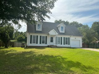 910 Dolphin Ln, Clarksville, TN 37043