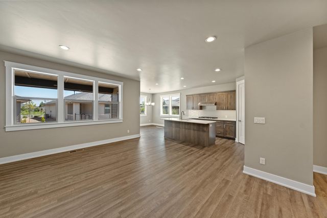 2622 NW Redwood Circle 40, Redmond, OR 97756
