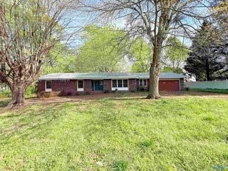 311 4th Avenue NE, Arab, AL 35016