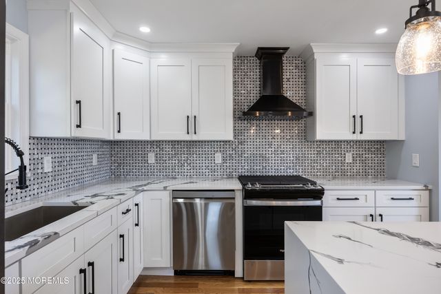 18 Bolingbroke Drive, Toms River, NJ 08757