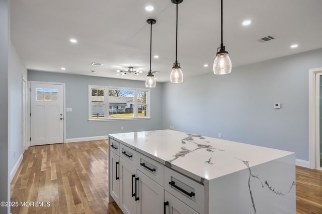 18 Bolingbroke Drive, Toms River, NJ 08757