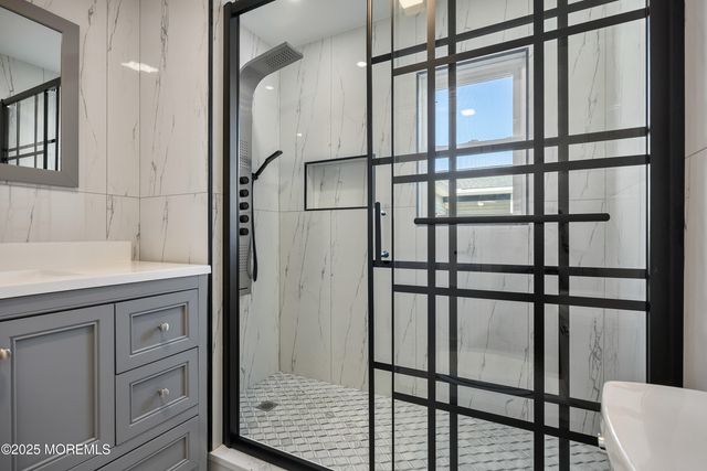 18 Bolingbroke Drive, Toms River, NJ 08757