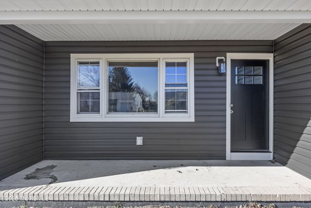 18 Bolingbroke Drive, Toms River, NJ 08757