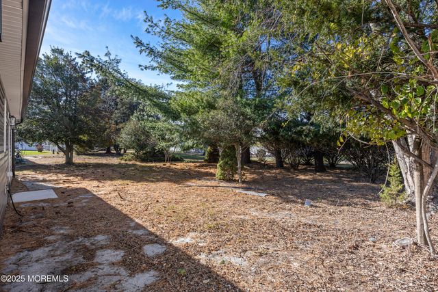 18 Bolingbroke Drive, Toms River, NJ 08757