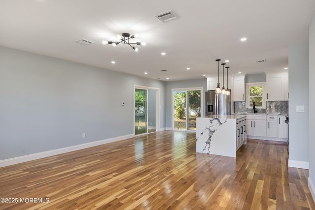 18 Bolingbroke Drive, Toms River, NJ 08757