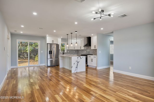 18 Bolingbroke Drive, Toms River, NJ 08757