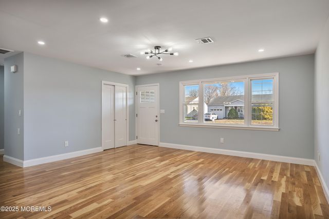 18 Bolingbroke Drive, Toms River, NJ 08757