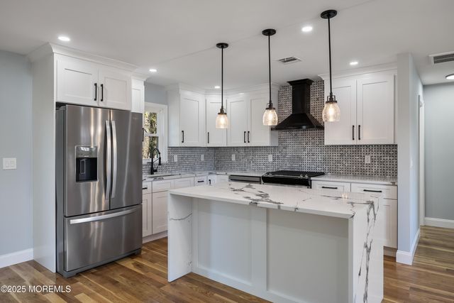 18 Bolingbroke Drive, Toms River, NJ 08757