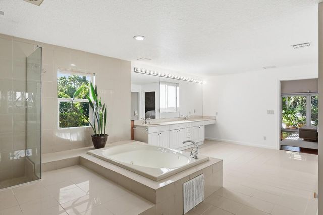 14410 64th Way N, Palm Beach Gardens, FL 33418