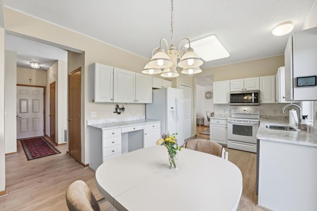 1573 Johnny Cake Alcove, Eagan, MN 55122