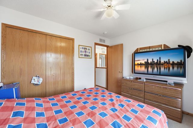 1573 Johnny Cake Alcove, Eagan, MN 55122