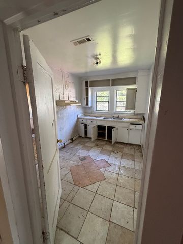 1222 E Adams, Dothan, AL 36303