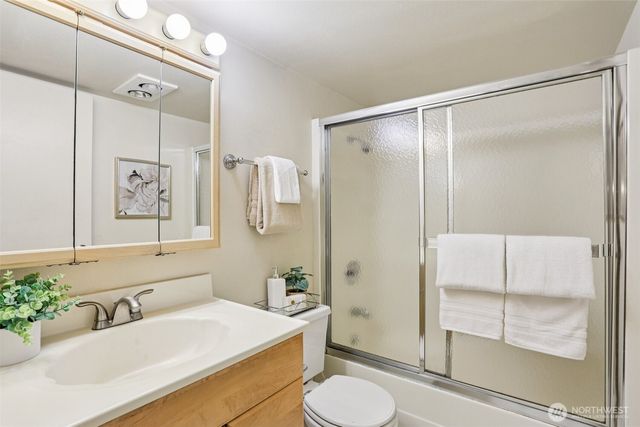 5733 155th Avenue NE, Redmond, WA 98052