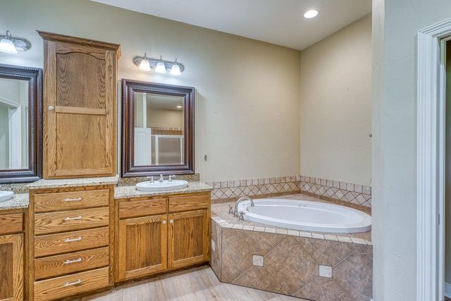 129 Hi Valley TRL A, Horseshoe Bay, TX 78657